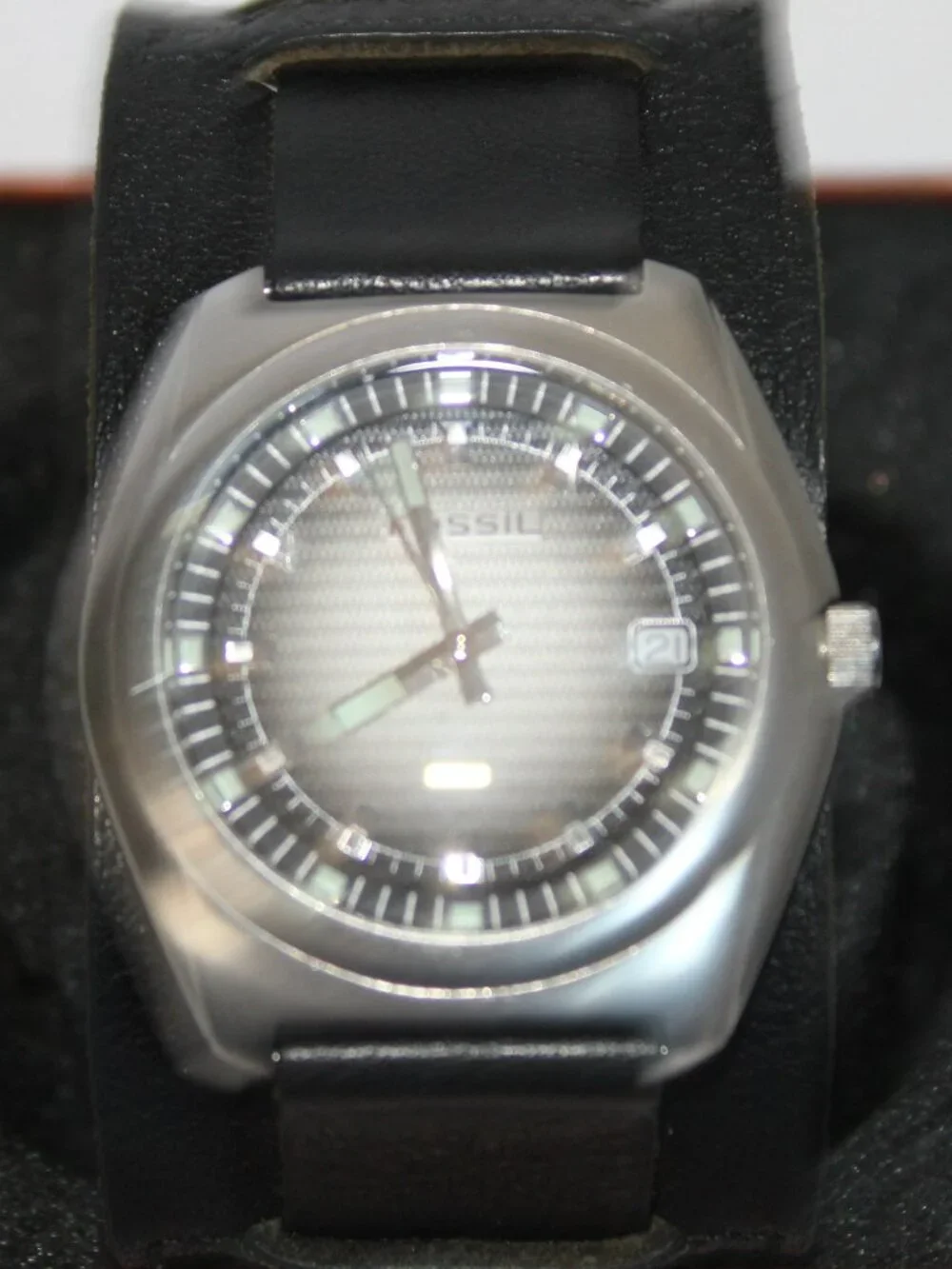 Vtg Y2K Fossil Black & Silver Leather Cuff Watch w/Orig Box, New Battery, JR8830